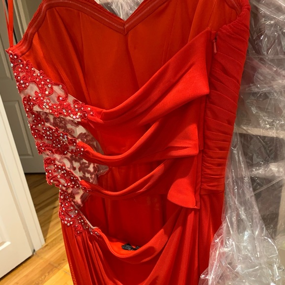 Lady in red ❤️ - Picture 3 of 7